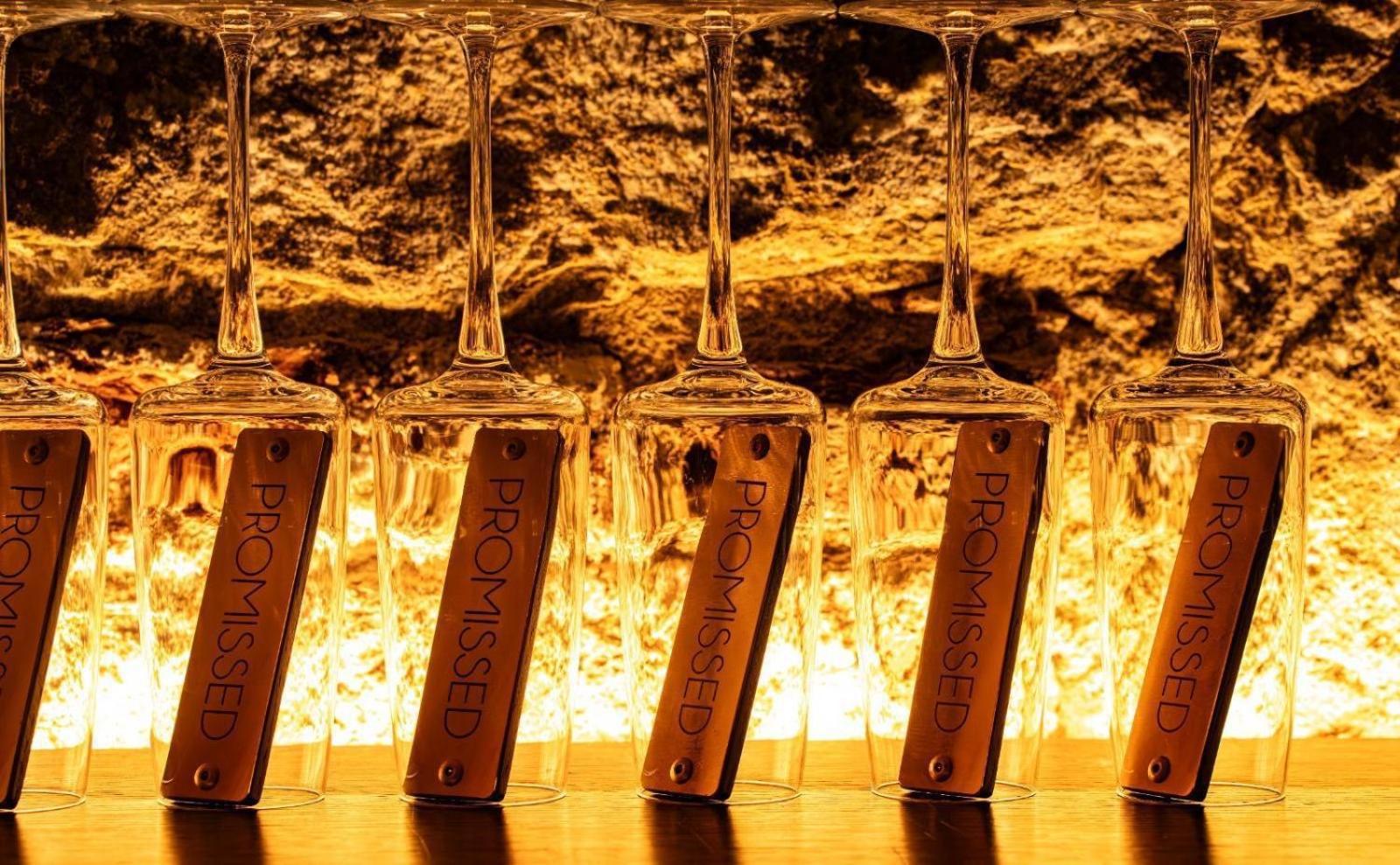 Pullman Riga Old Town Hotel Luaran gambar Champagne glasses