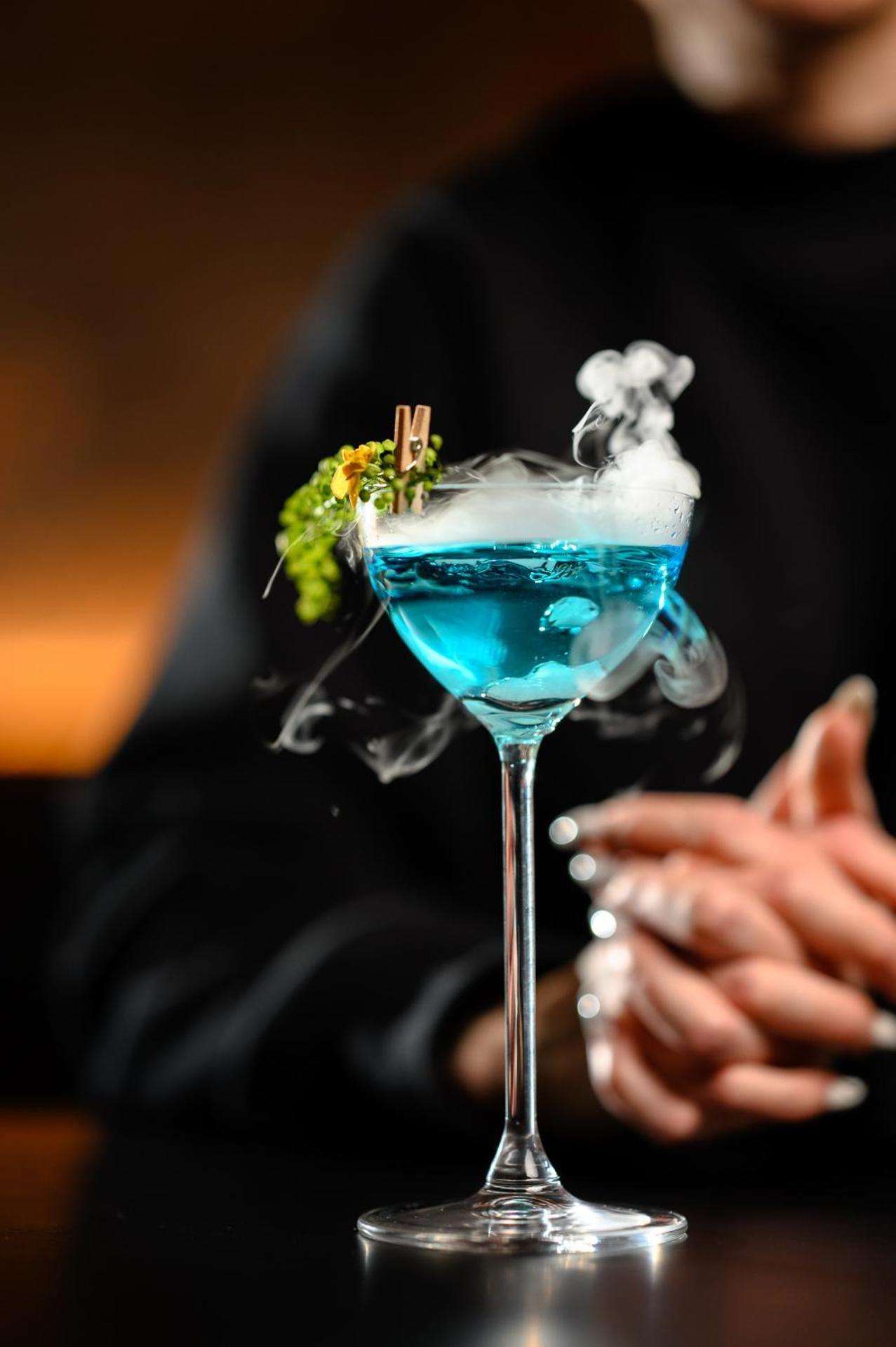 Pullman Riga Old Town Hotel Luaran gambar A blue cosmopolitan