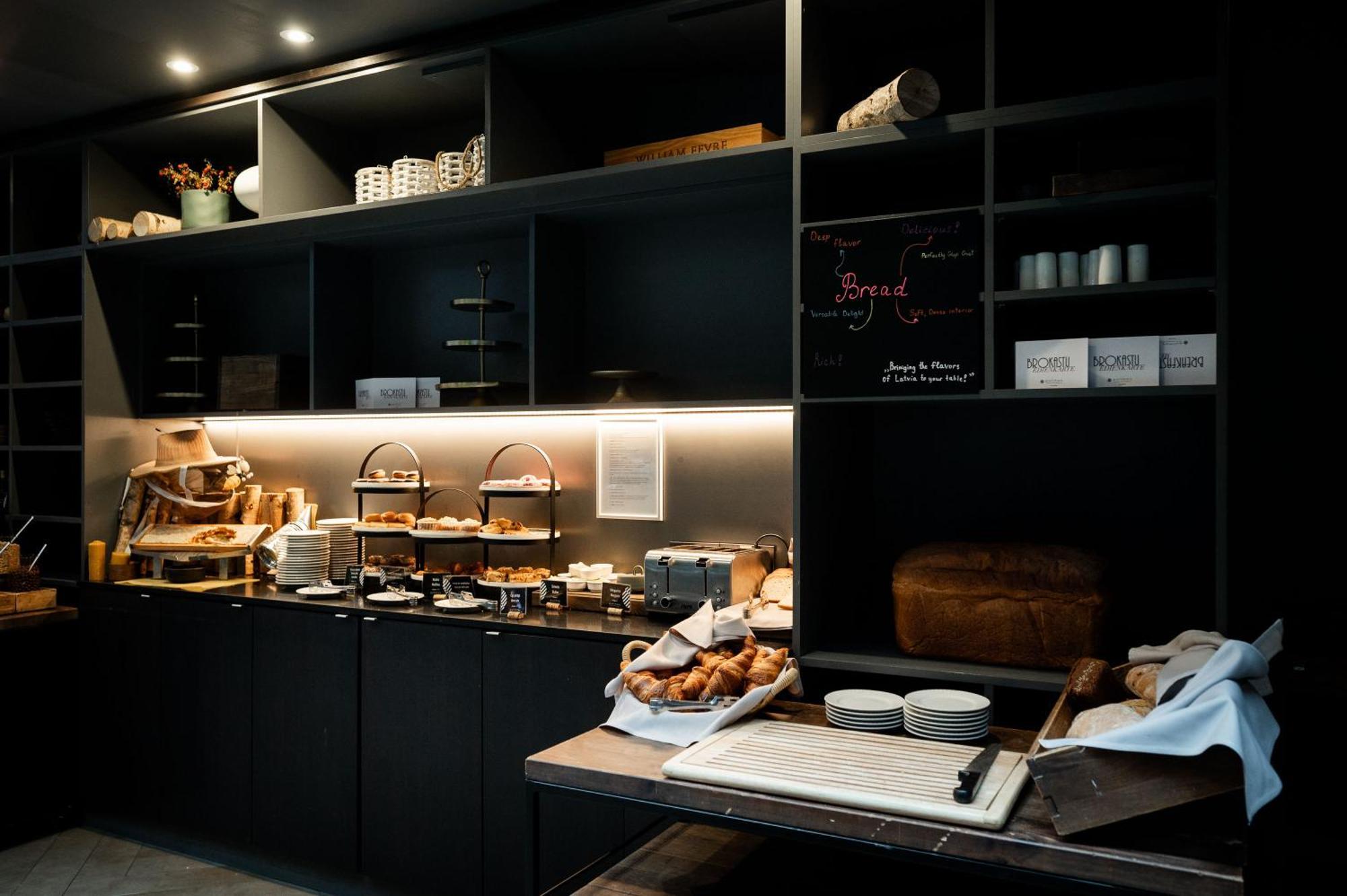 Pullman Riga Old Town Hotel Luaran gambar The lounge at the airport