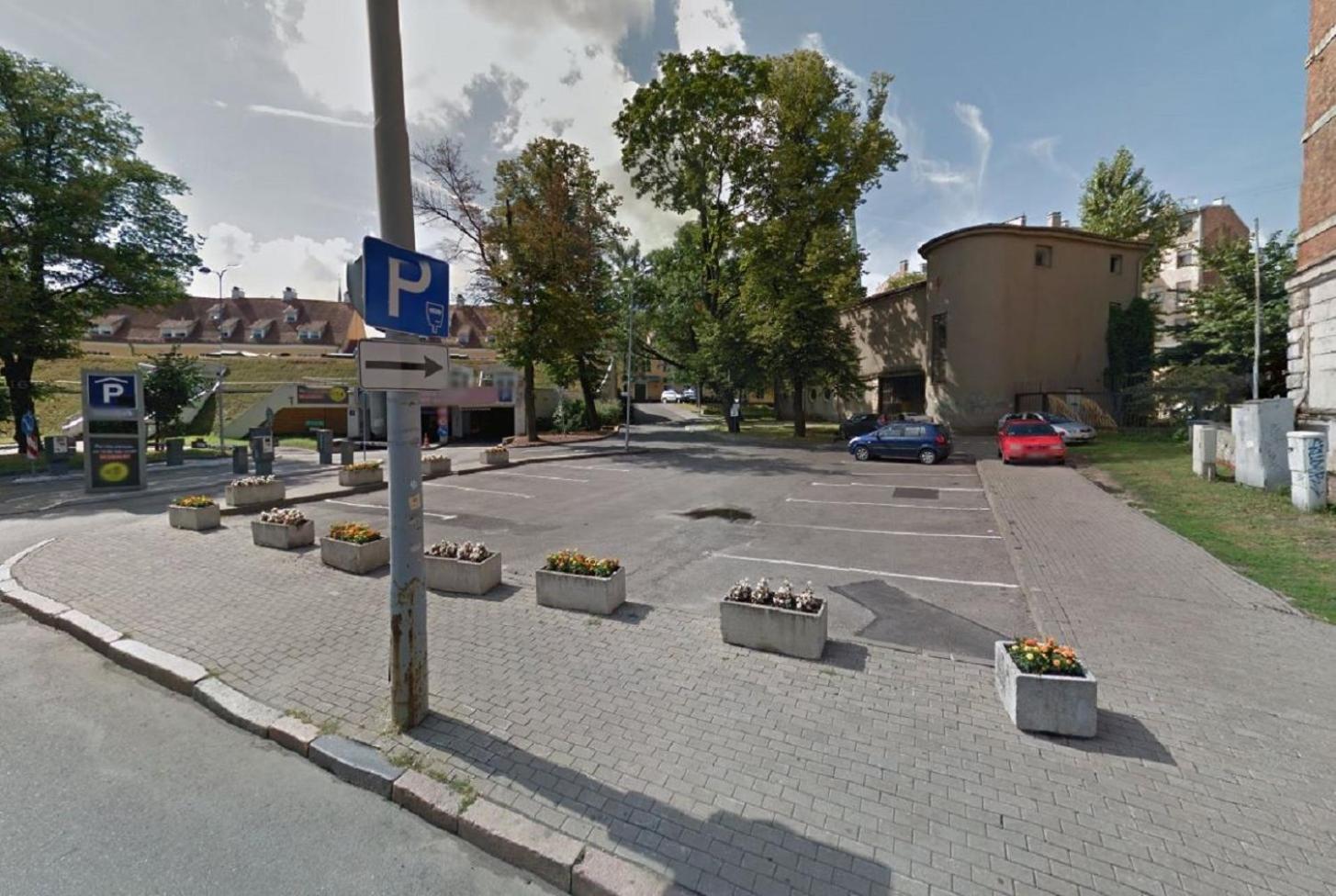 Pullman Riga Old Town Hotel Luaran gambar The parking lot where the attack took place
