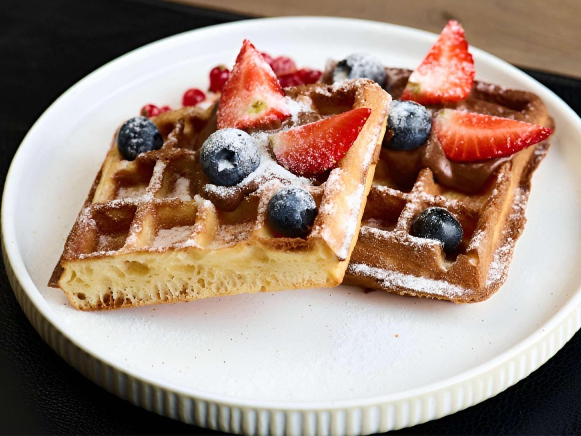 Pullman Riga Old Town Hotel Luaran gambar A square Liège waffle with fruit