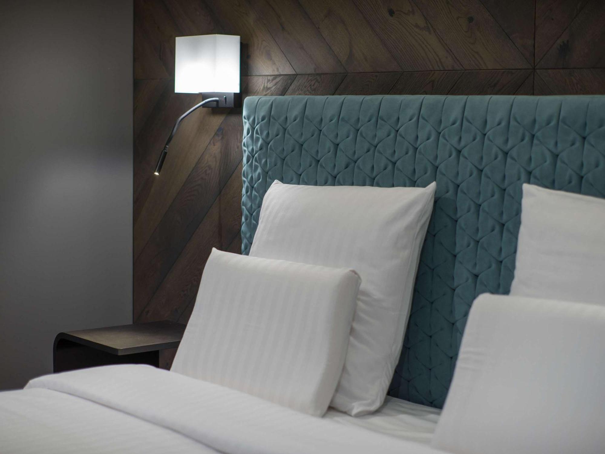 Pullman Riga Old Town Hotel Luaran gambar A bed with a headboard