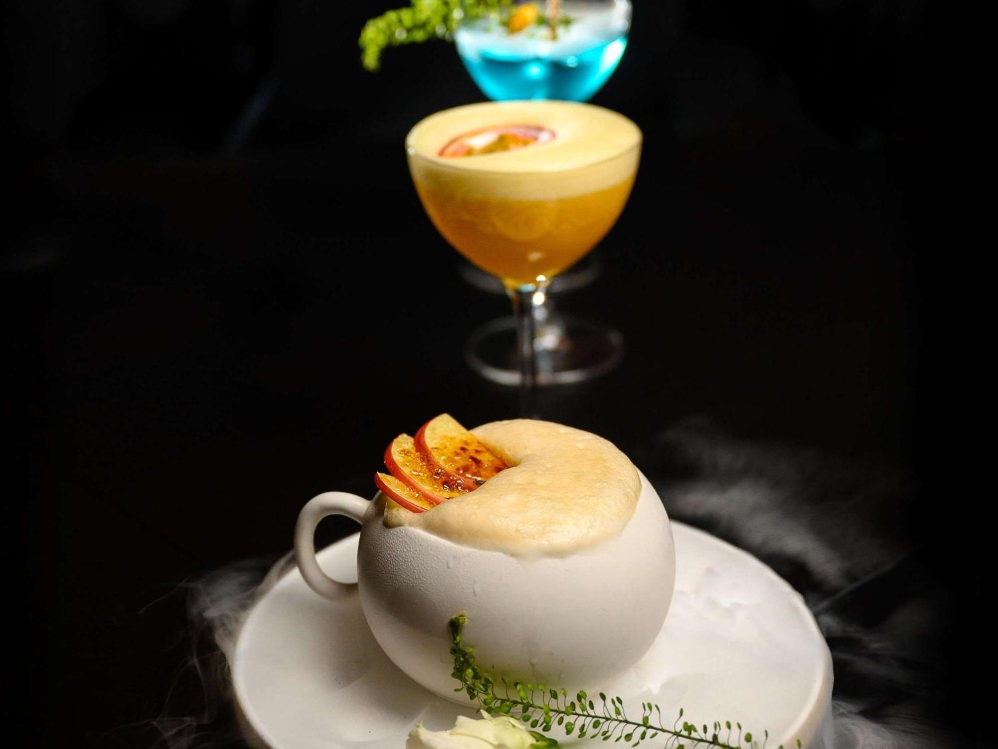 Pullman Riga Old Town Hotel Luaran gambar A cocktail prepared with liquid nitrogen