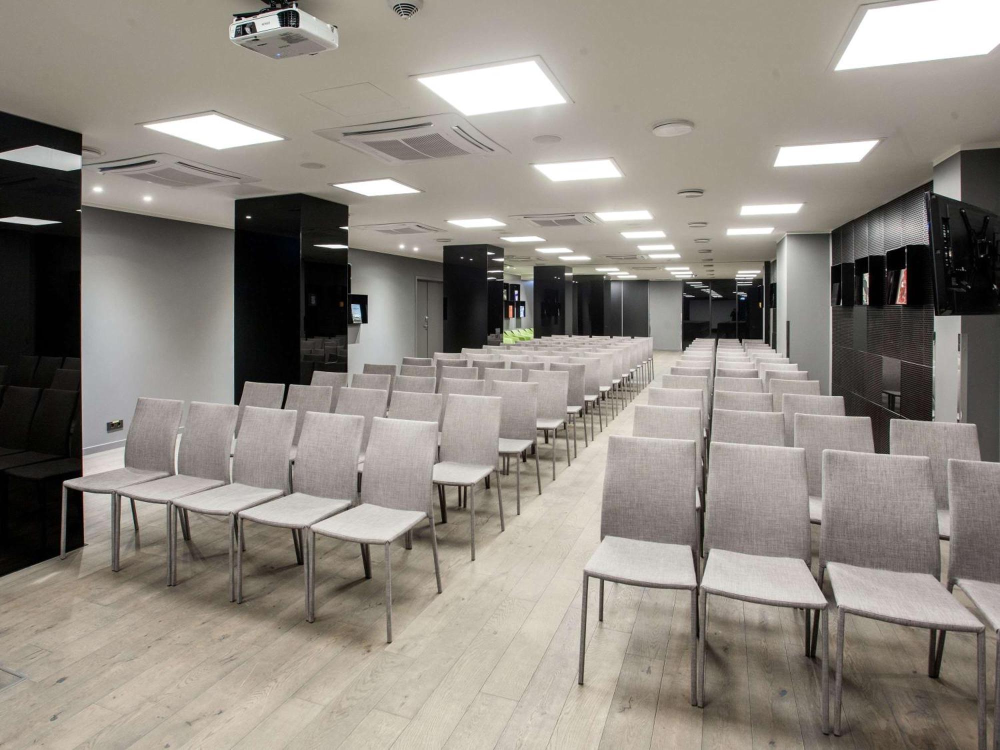 Pullman Riga Old Town Hotel Luaran gambar The main conference room