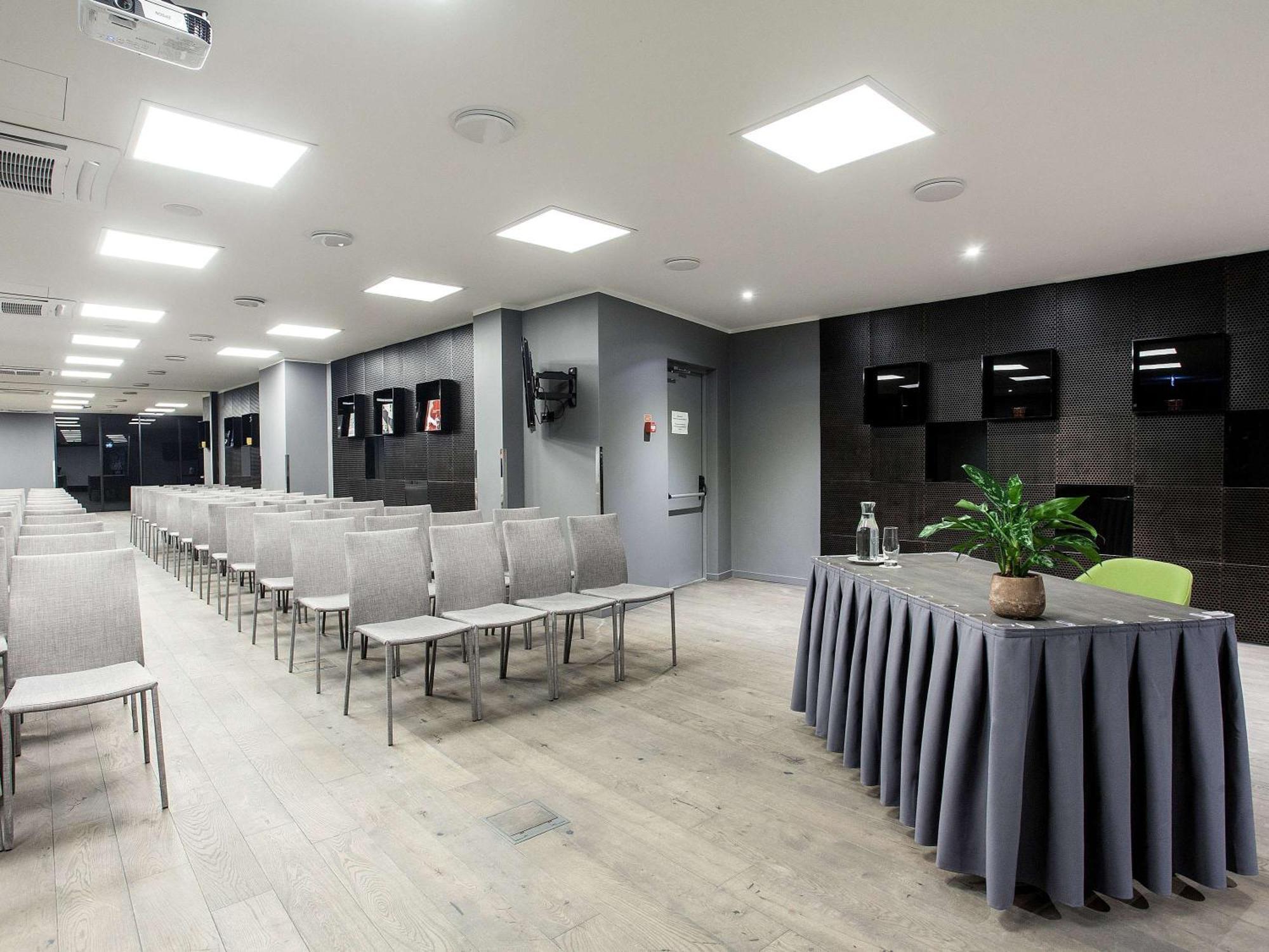 Pullman Riga Old Town Hotel Luaran gambar The press conference room